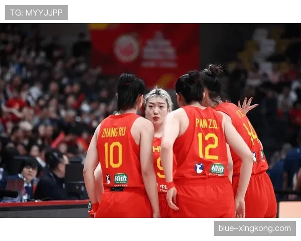 李梦训练完直接啃鸡腿，这自律和放纵切换得也太丝滑了吧